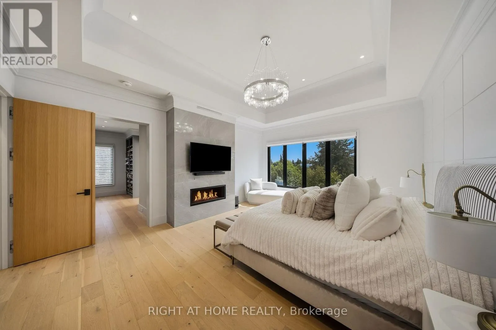 125 CLEARVIEW HEIGHTS