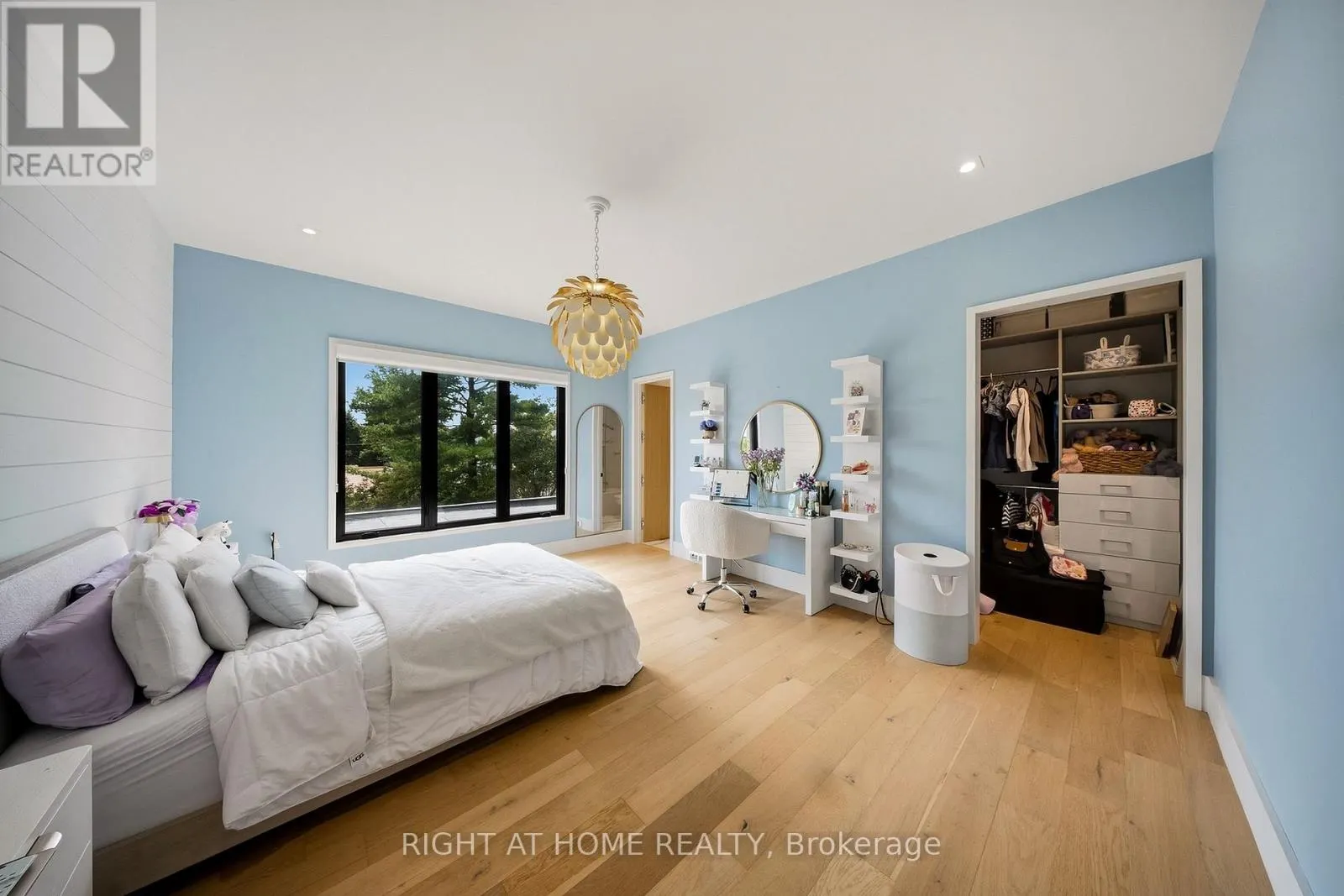 125 CLEARVIEW HEIGHTS