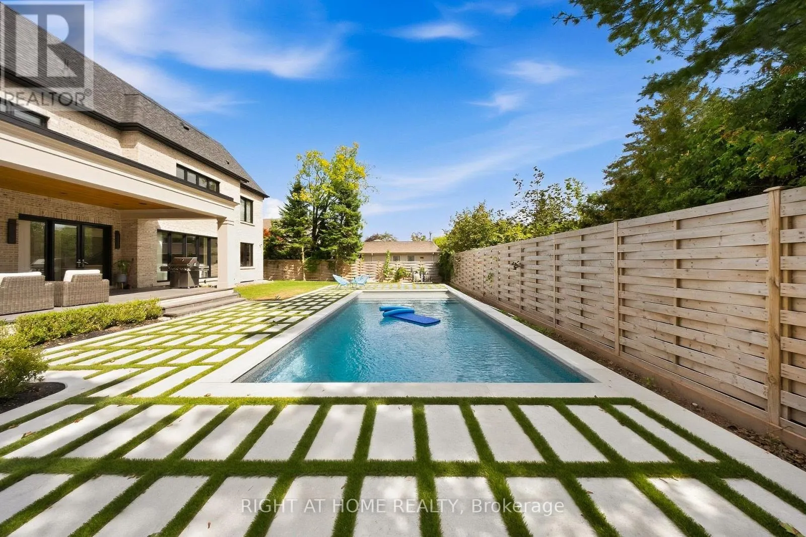 125 CLEARVIEW HEIGHTS