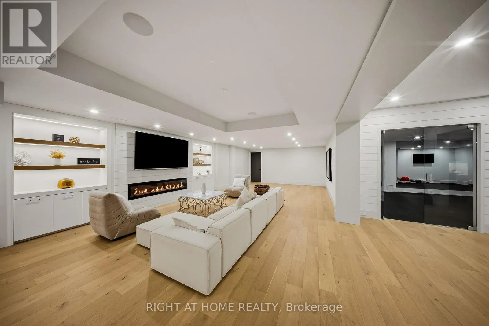 125 CLEARVIEW HEIGHTS