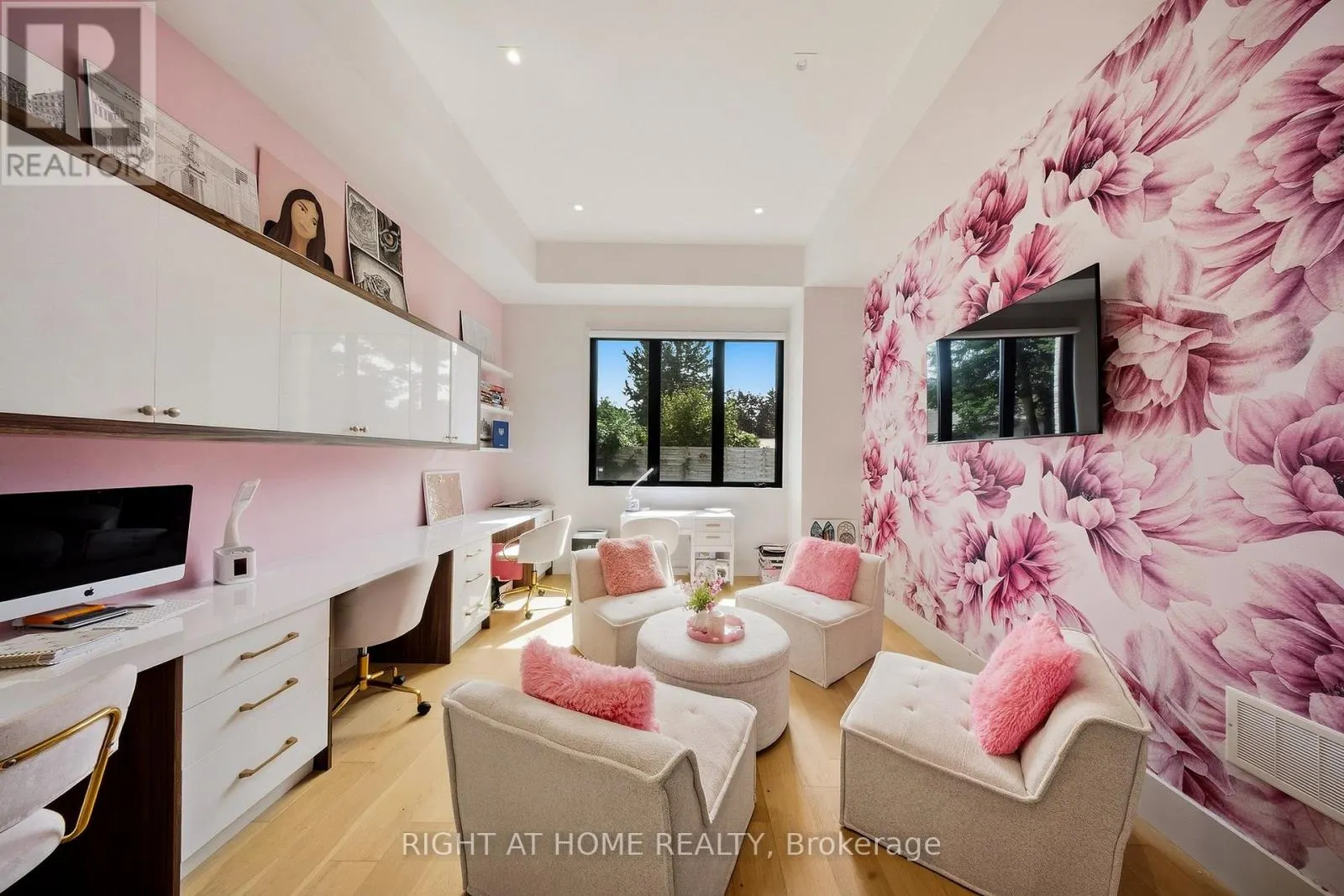 125 CLEARVIEW HEIGHTS