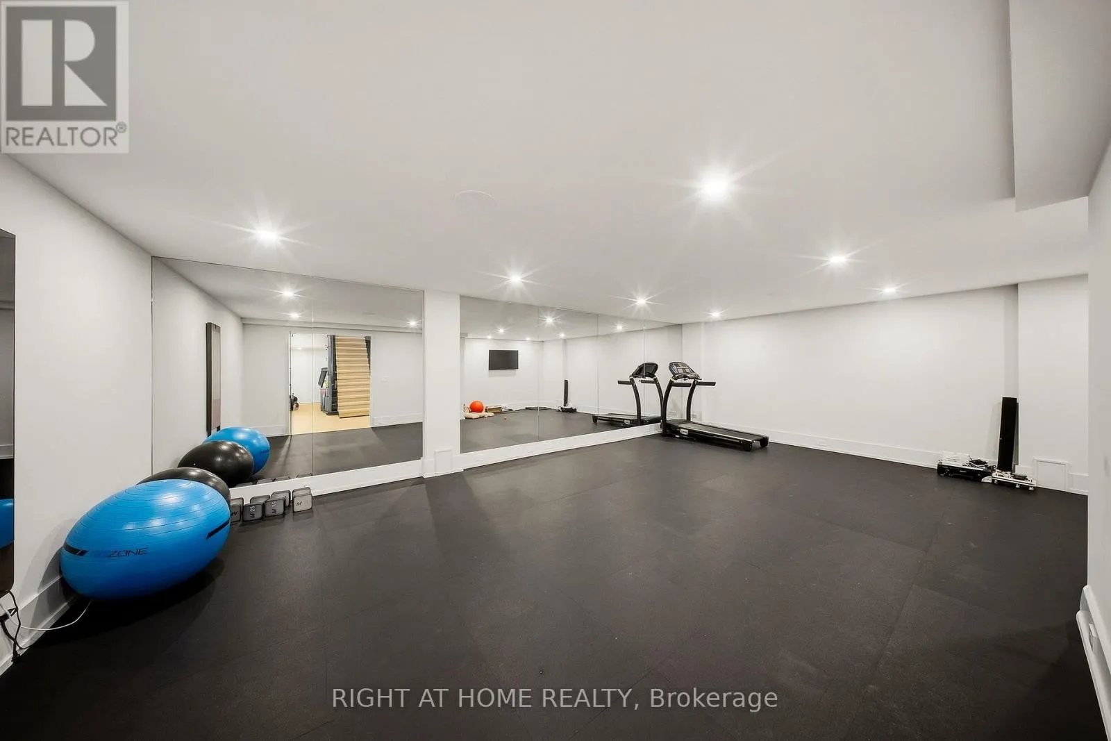 125 CLEARVIEW HEIGHTS