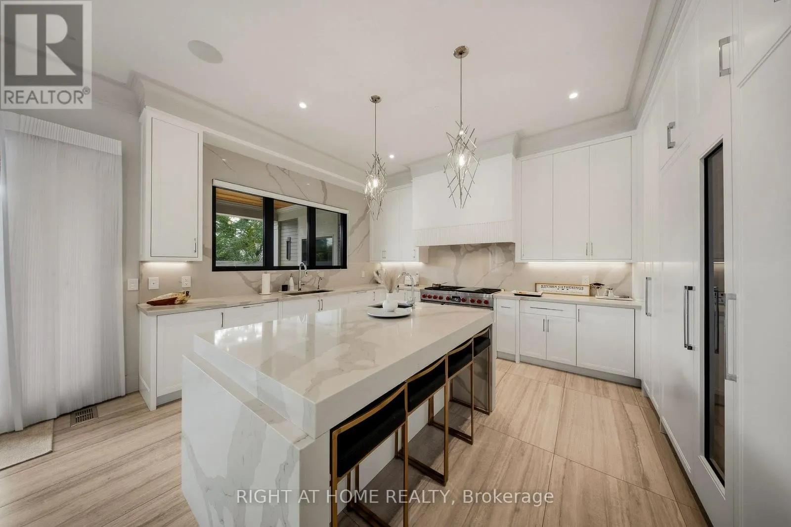 125 CLEARVIEW HEIGHTS