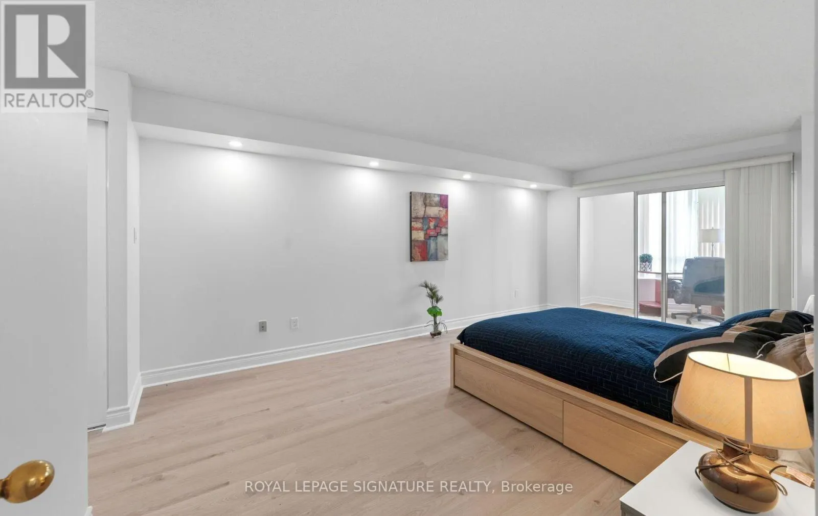 202 - 175 CEDAR AVENUE