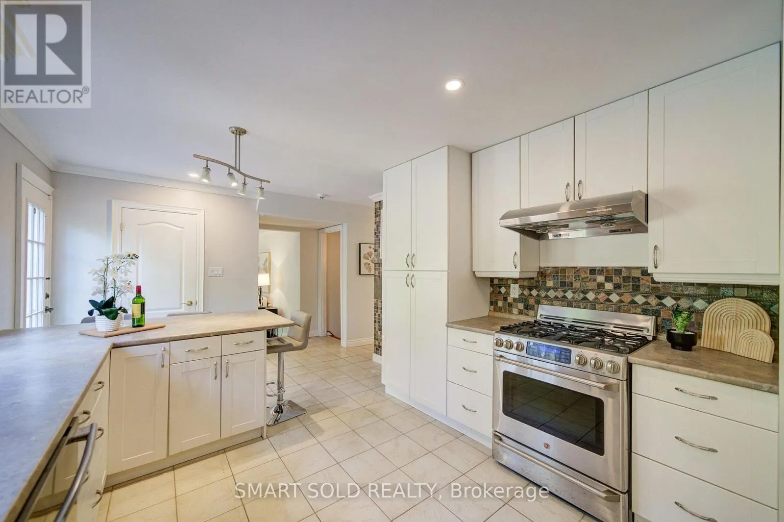 24 HAMILTON HALL DRIVE