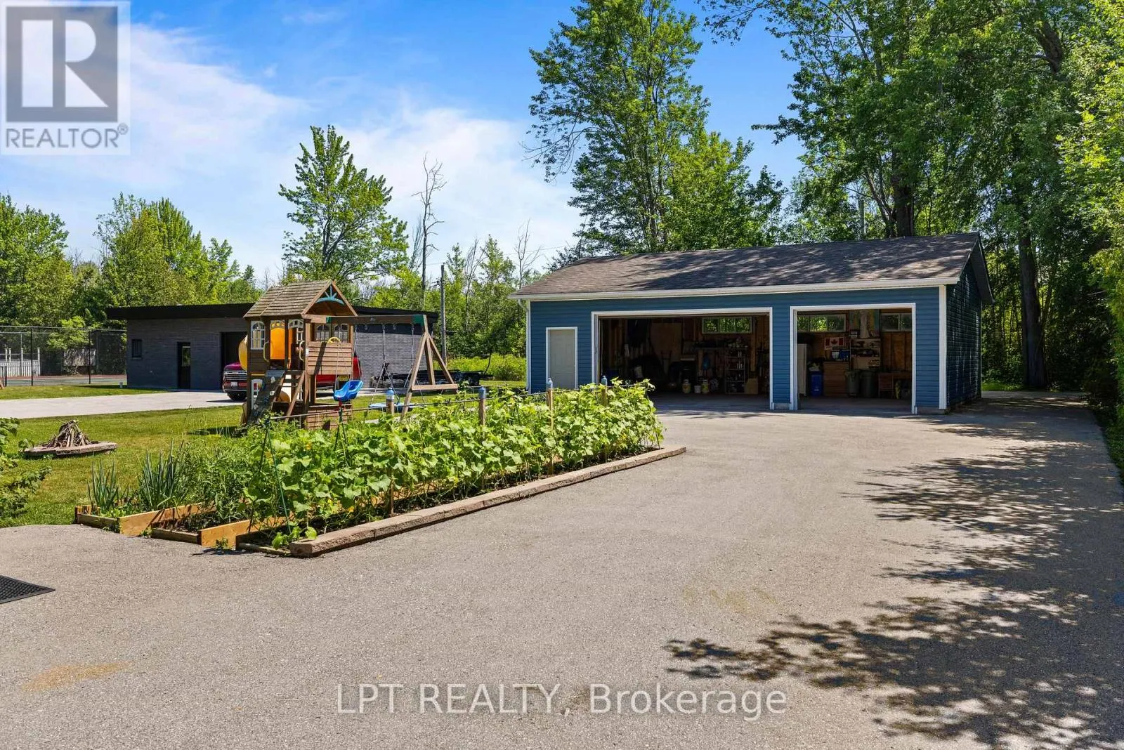 173 LAKE DRIVE E