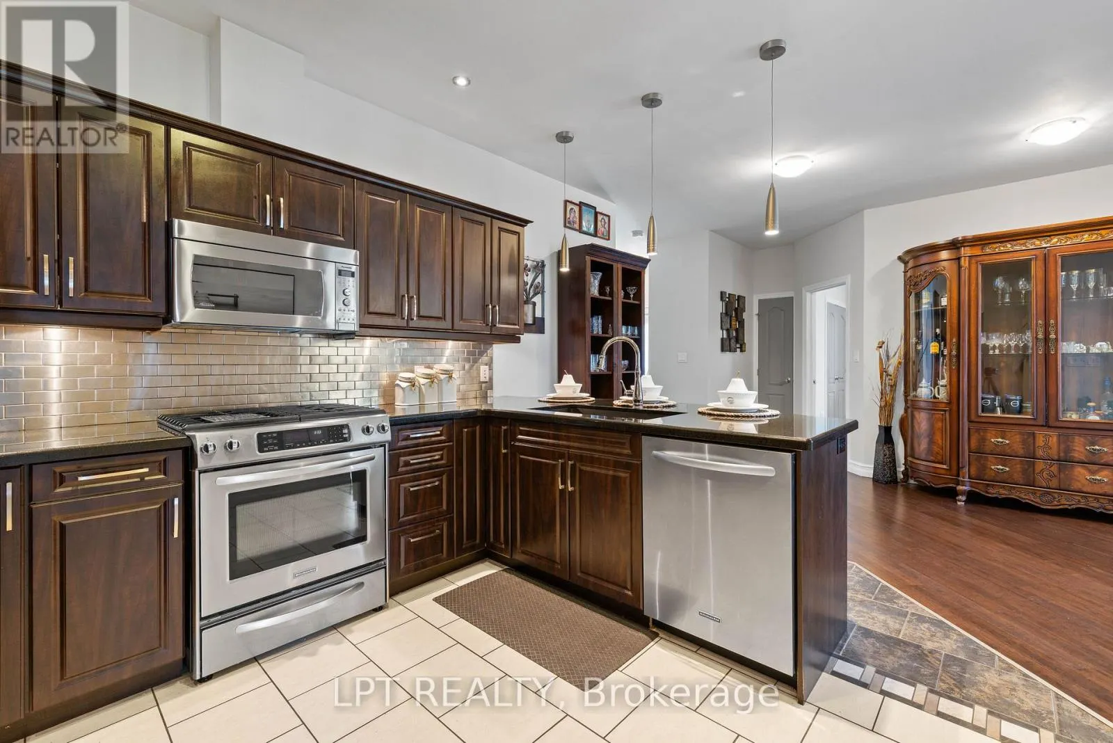173 LAKE DRIVE E