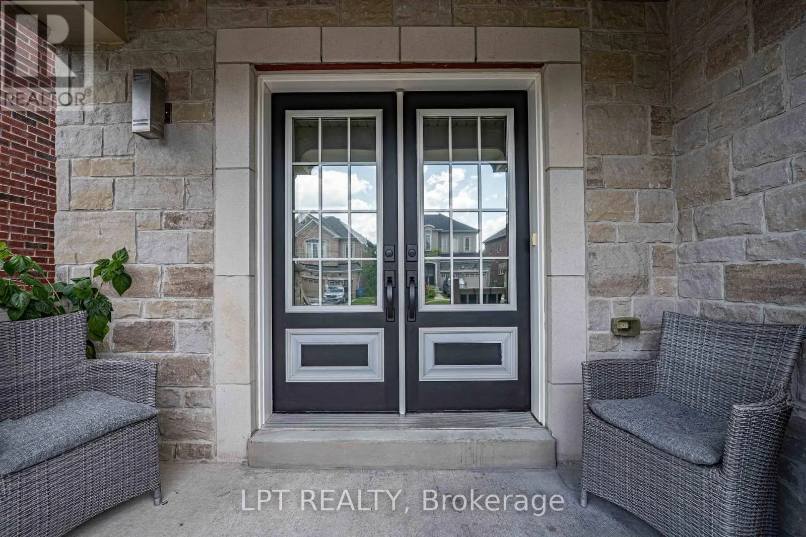 20 MANOR FOREST ROAD