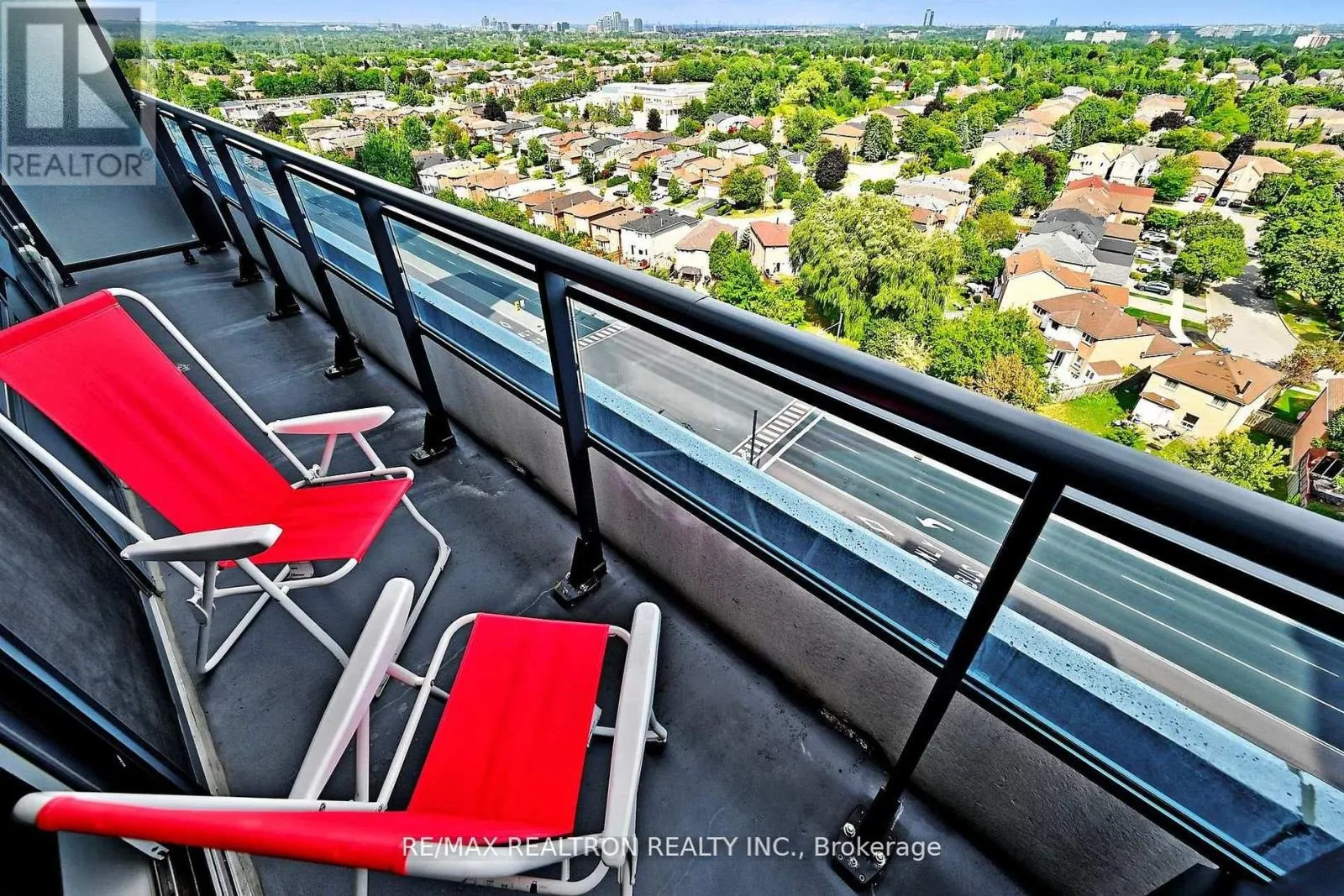 1122 - 7900 BATHURST STREET