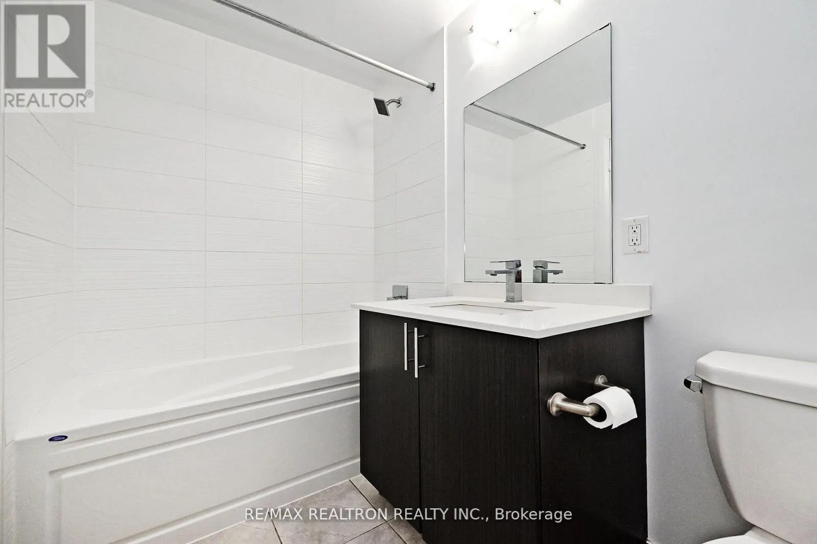 1122 - 7900 BATHURST STREET