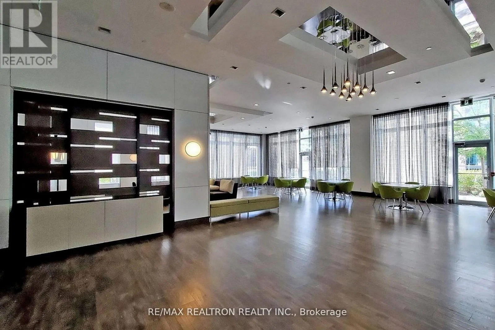 1122 - 7900 BATHURST STREET