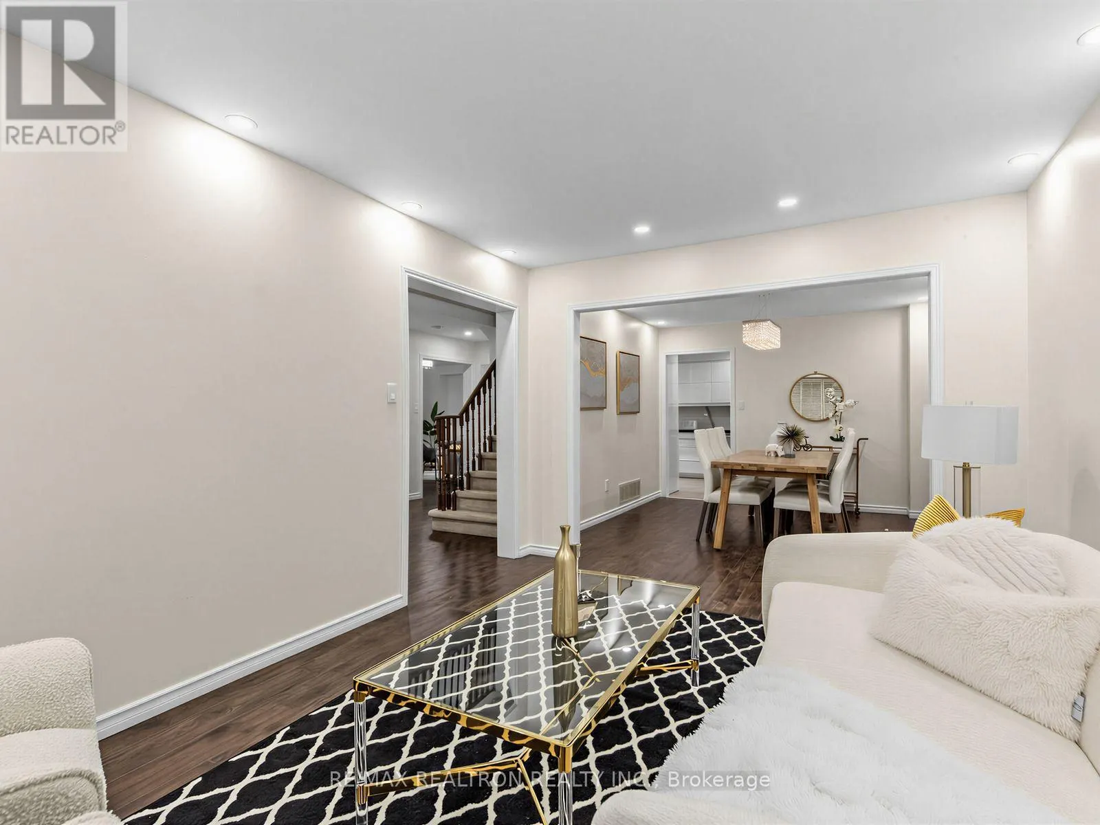 328 SALISBURY LANE