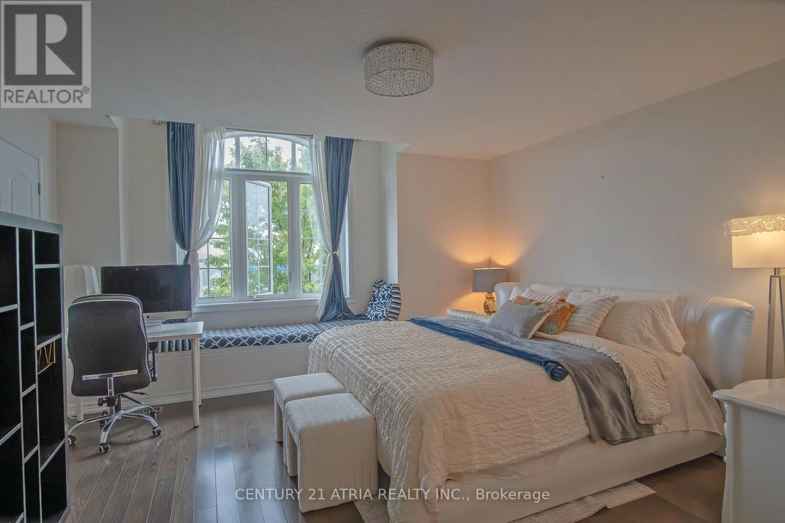 10951 WOODBINE AVENUE