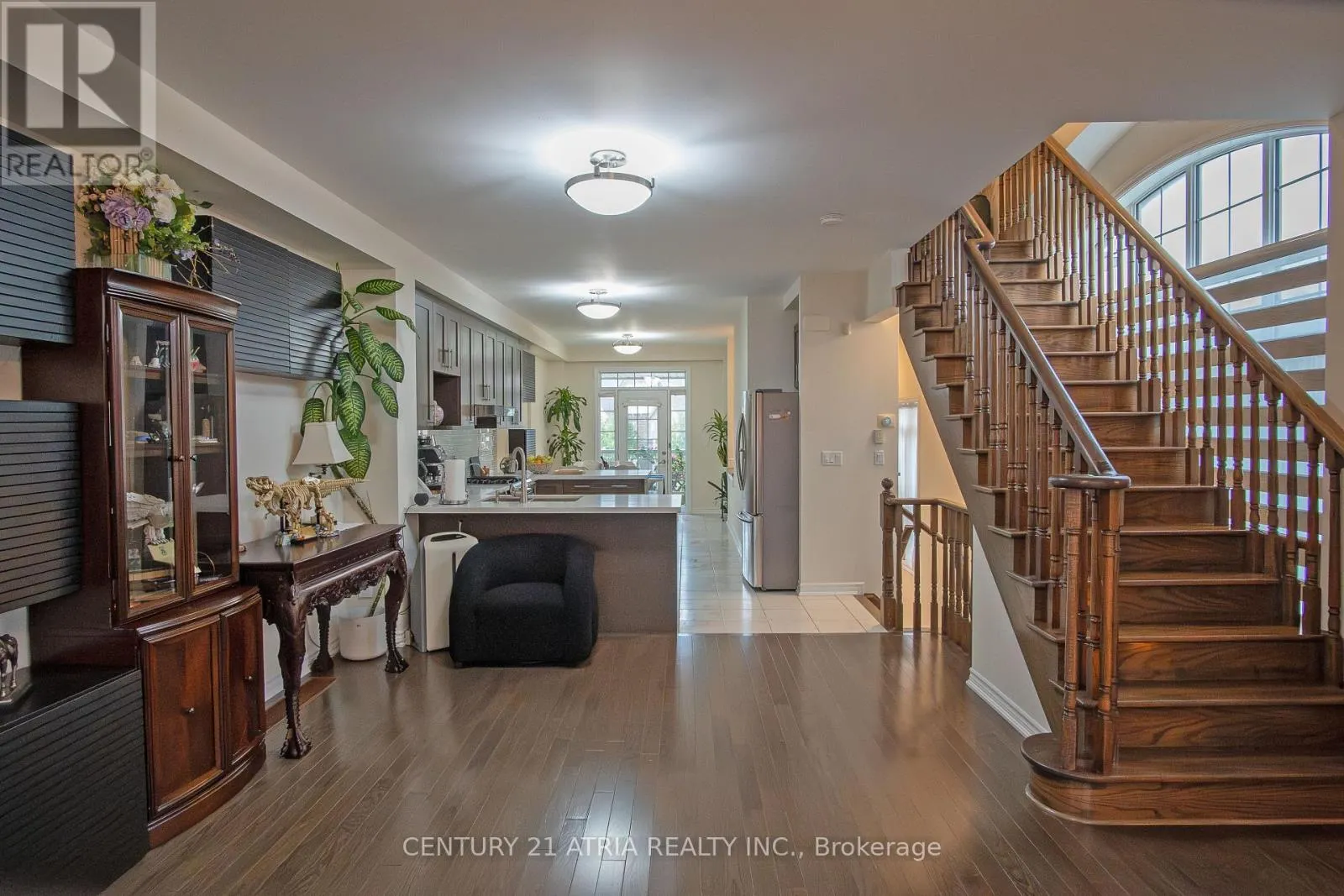 10951 WOODBINE AVENUE