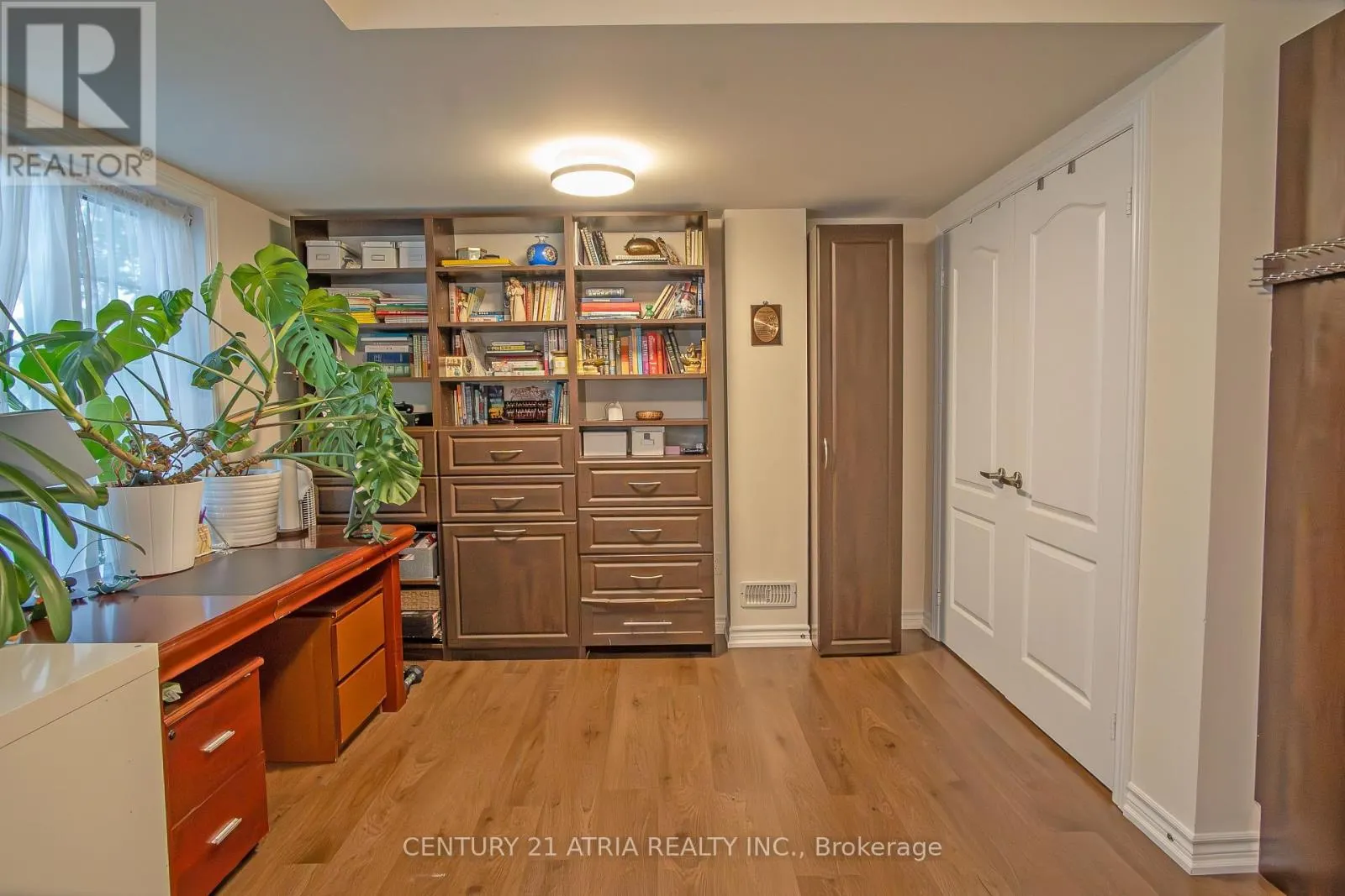 10951 WOODBINE AVENUE