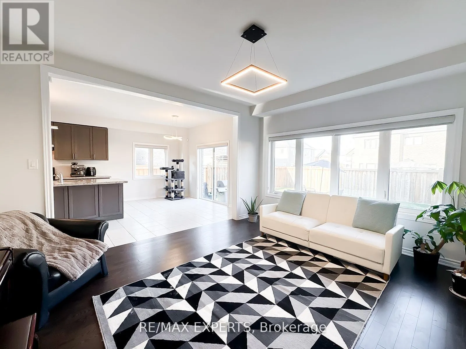 1426 FARROW CRESCENT
