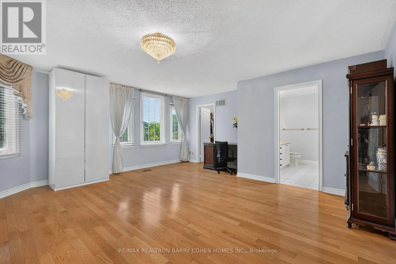 50 OAKHURST DRIVE