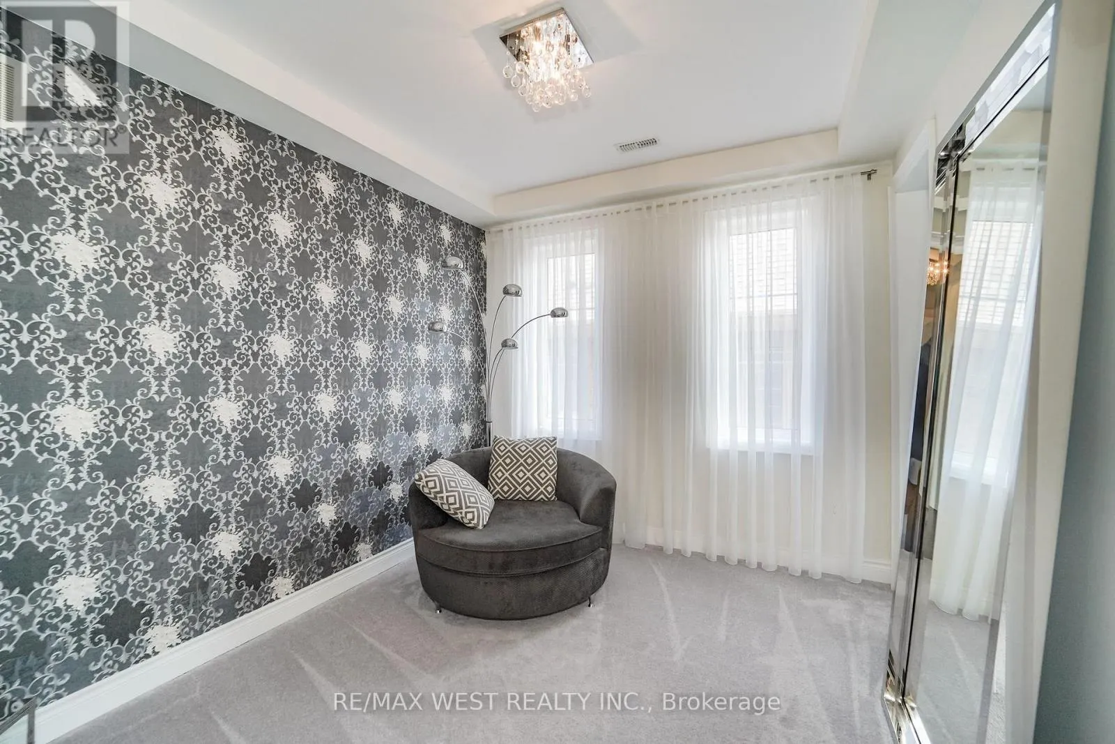 23 MACMURCHY AVENUE