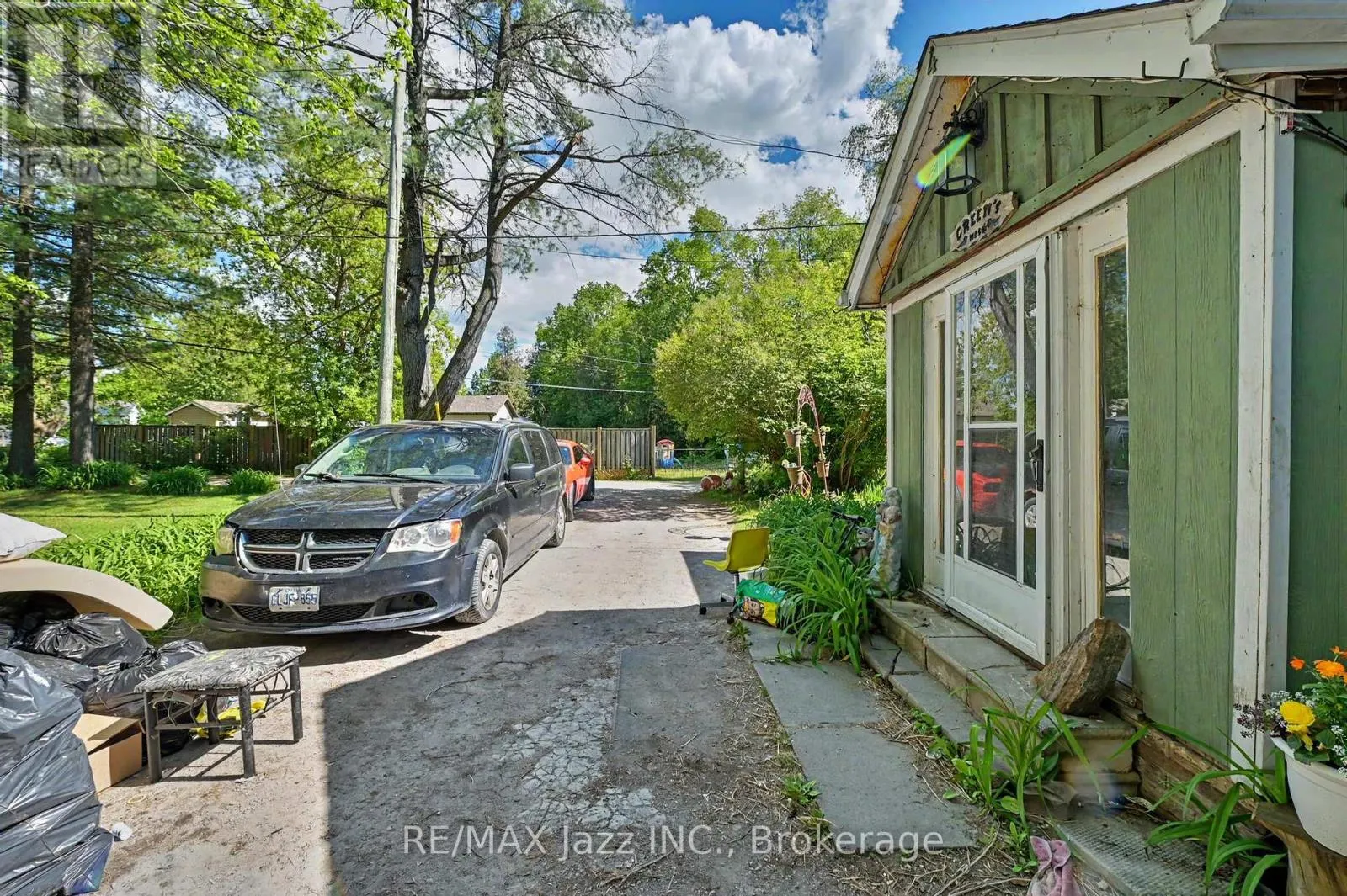 4 HUBBARD STREET