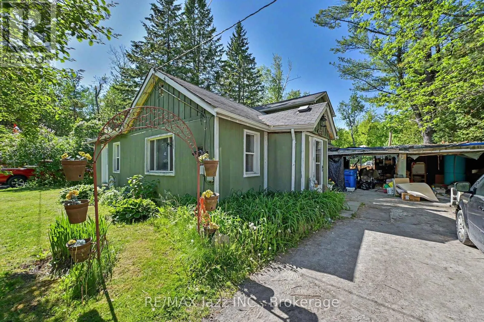4 HUBBARD STREET
