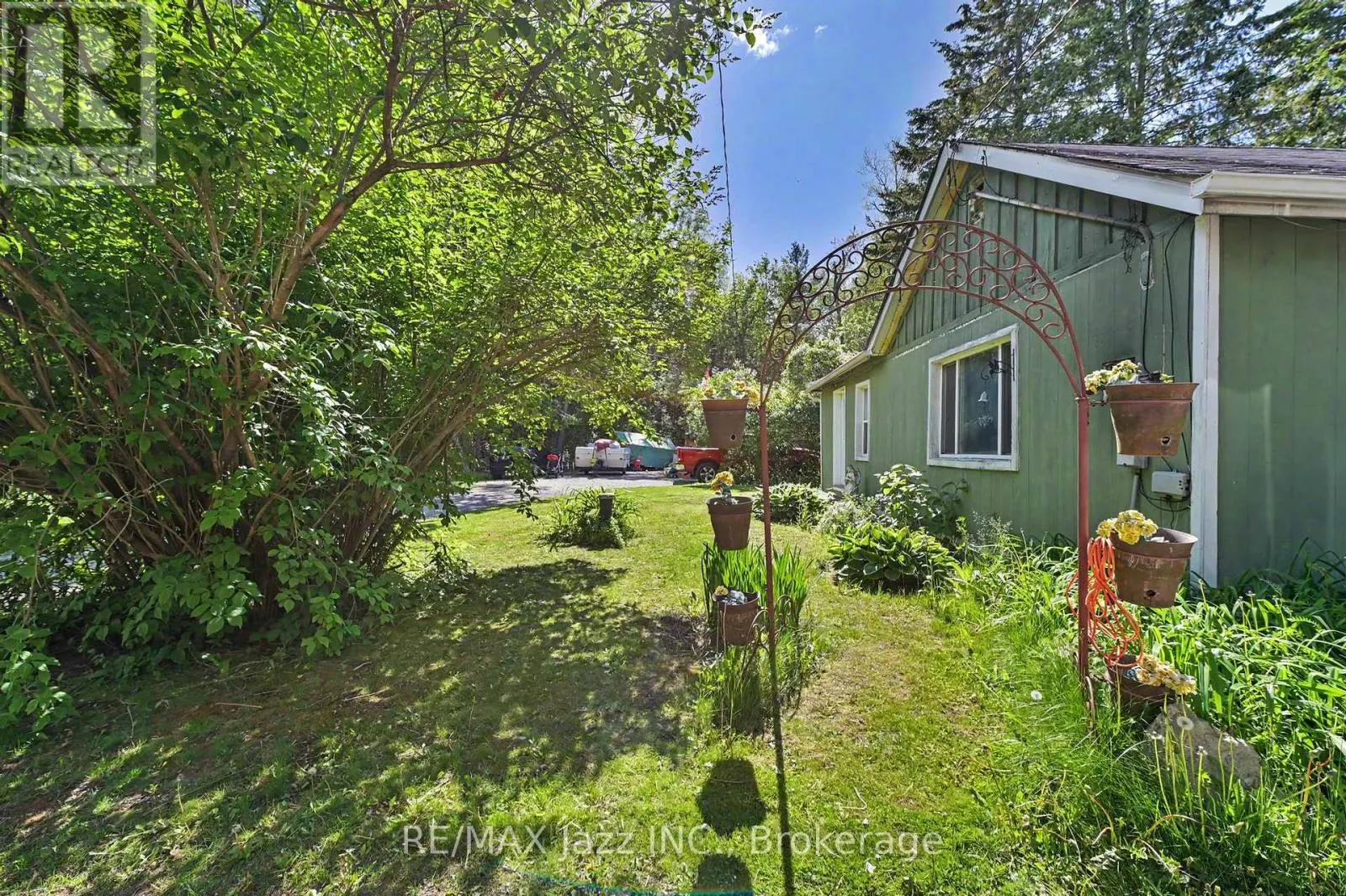 4 HUBBARD STREET