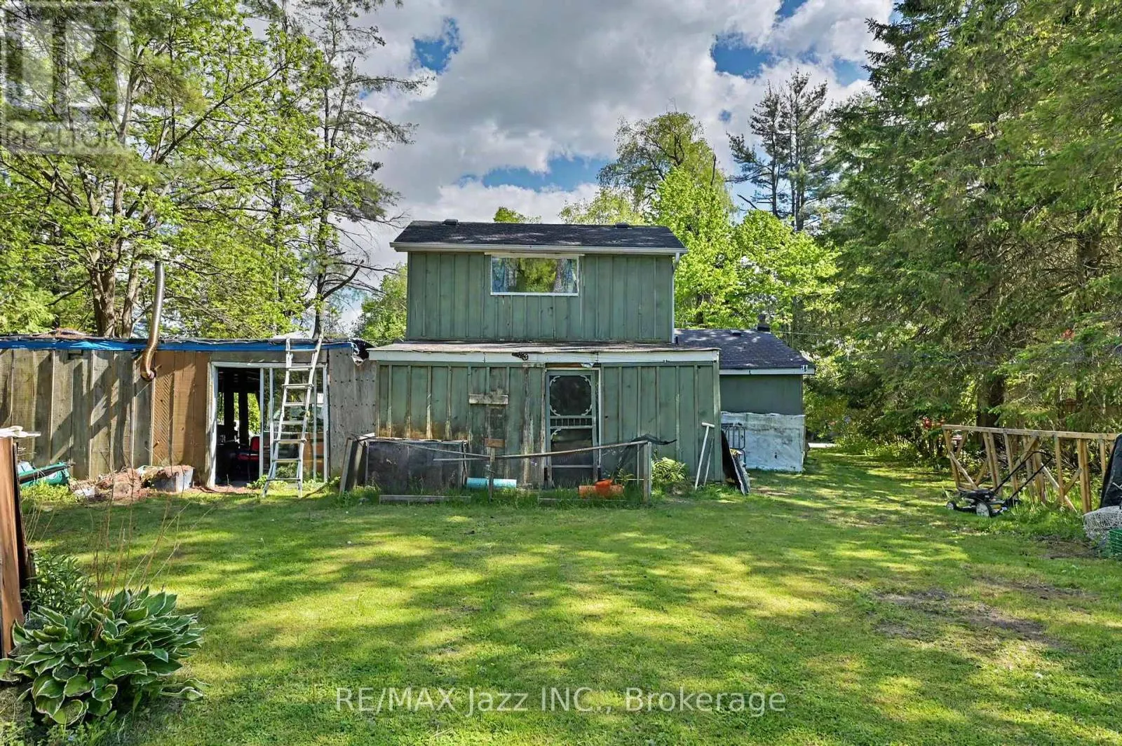 4 HUBBARD STREET