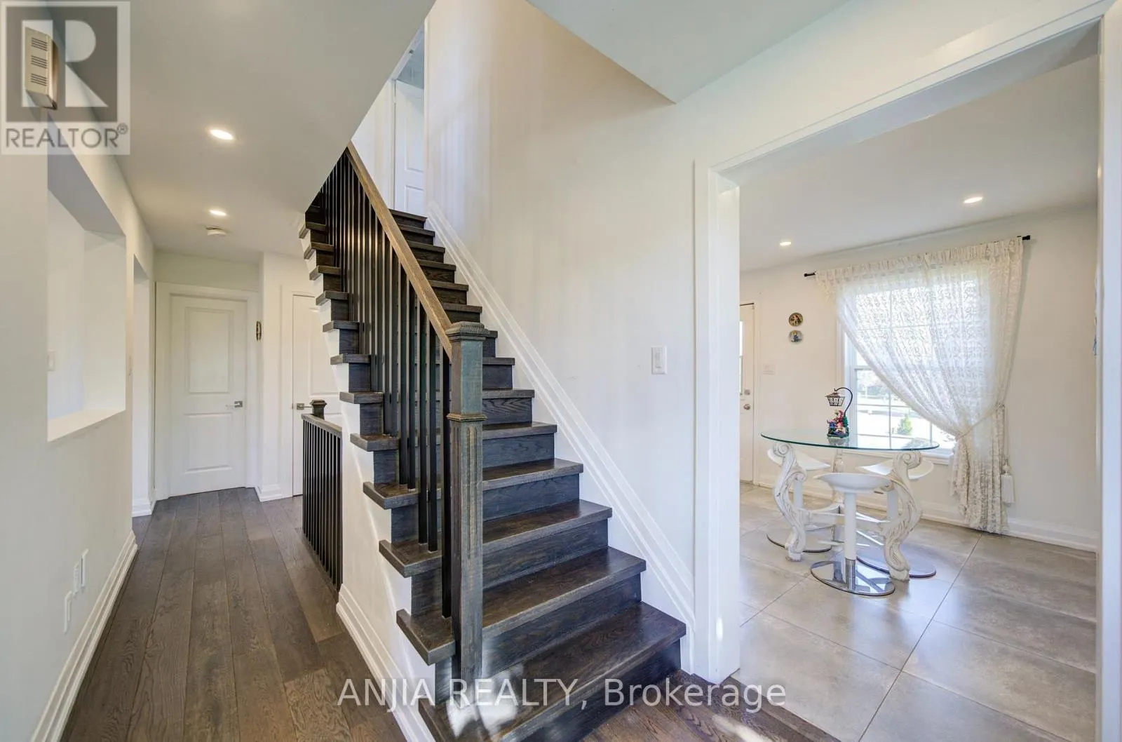 7 HAWTIN LANE