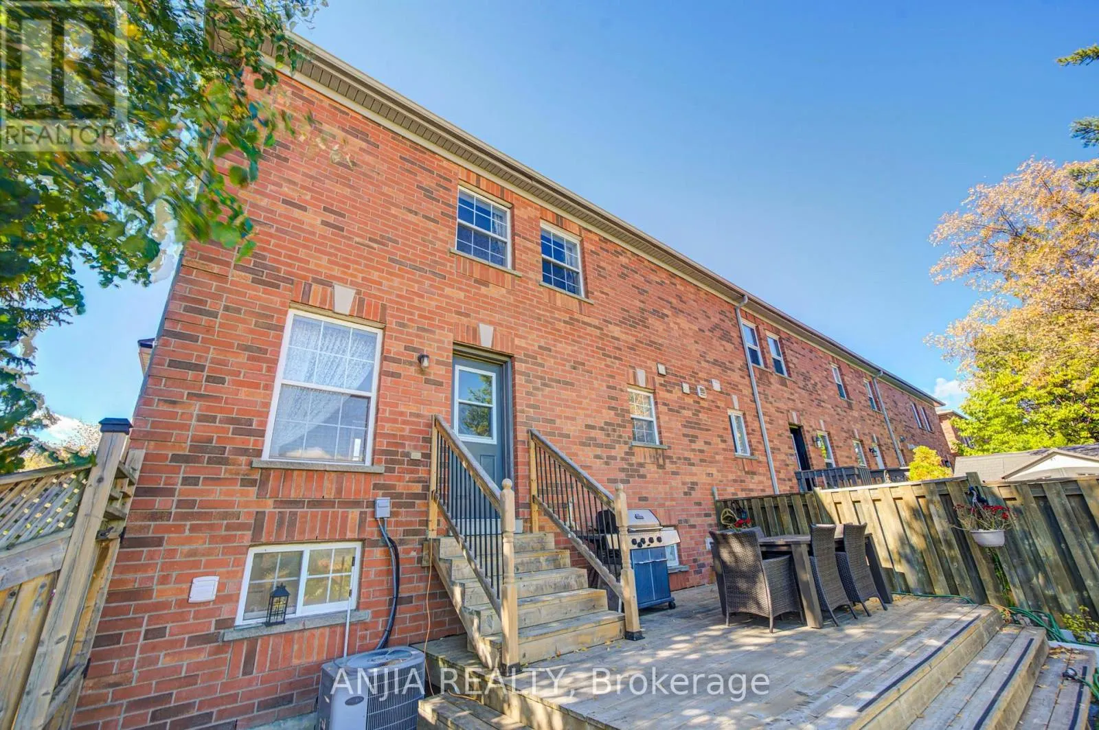 7 HAWTIN LANE