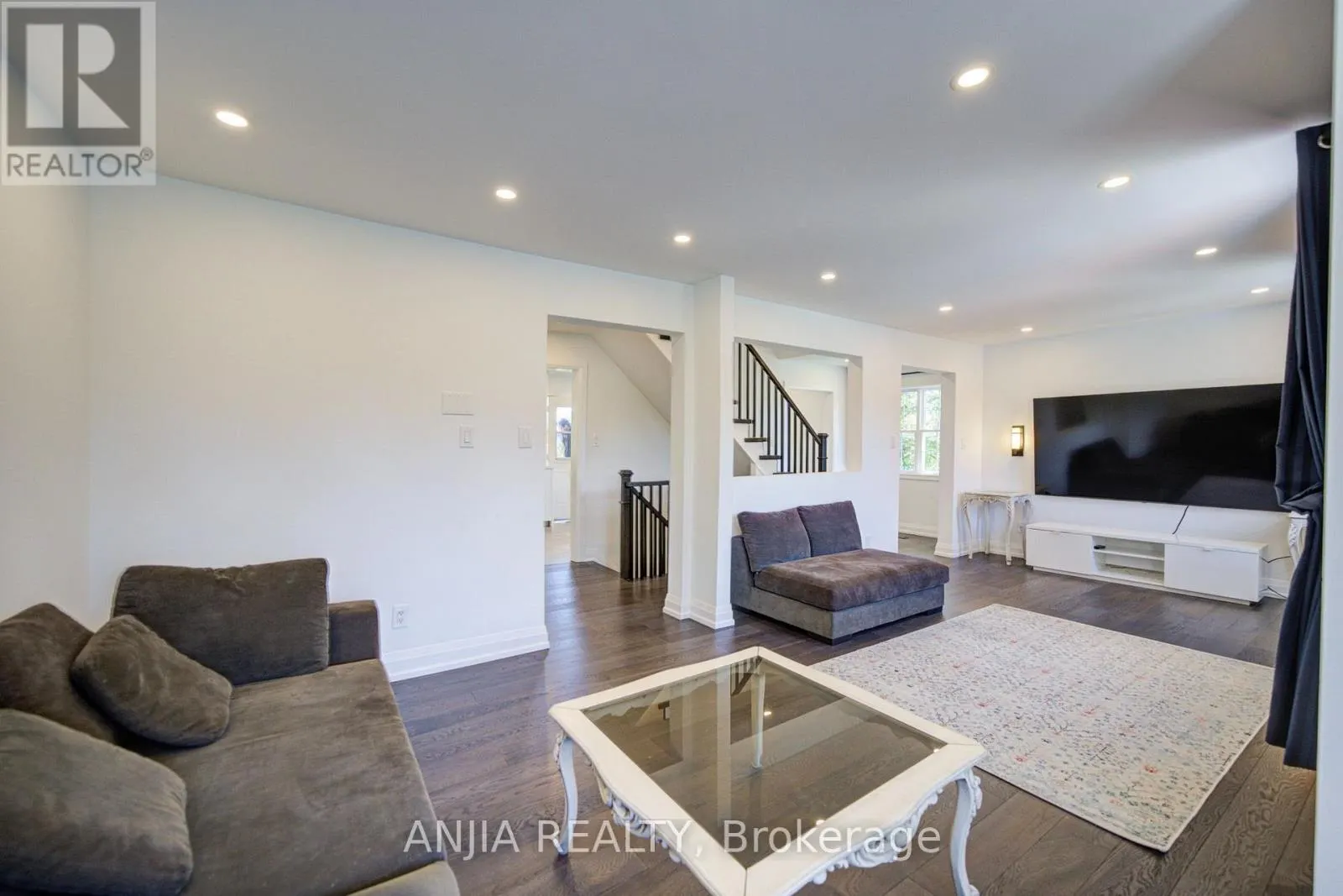 7 HAWTIN LANE