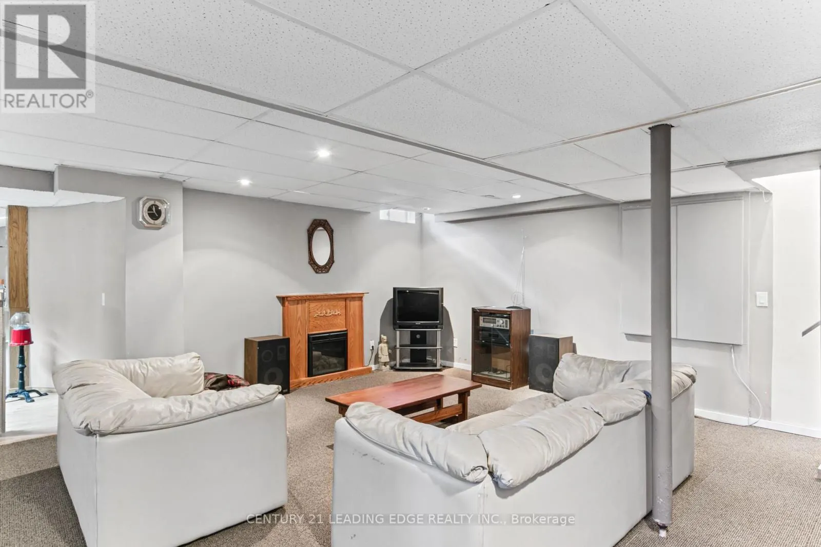 35 HARTWELL WAY