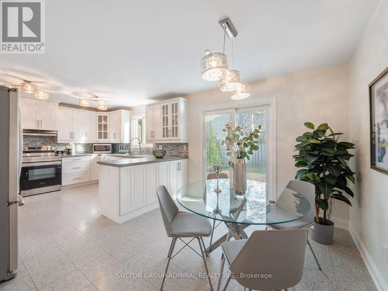 11 ESPBY COURT
