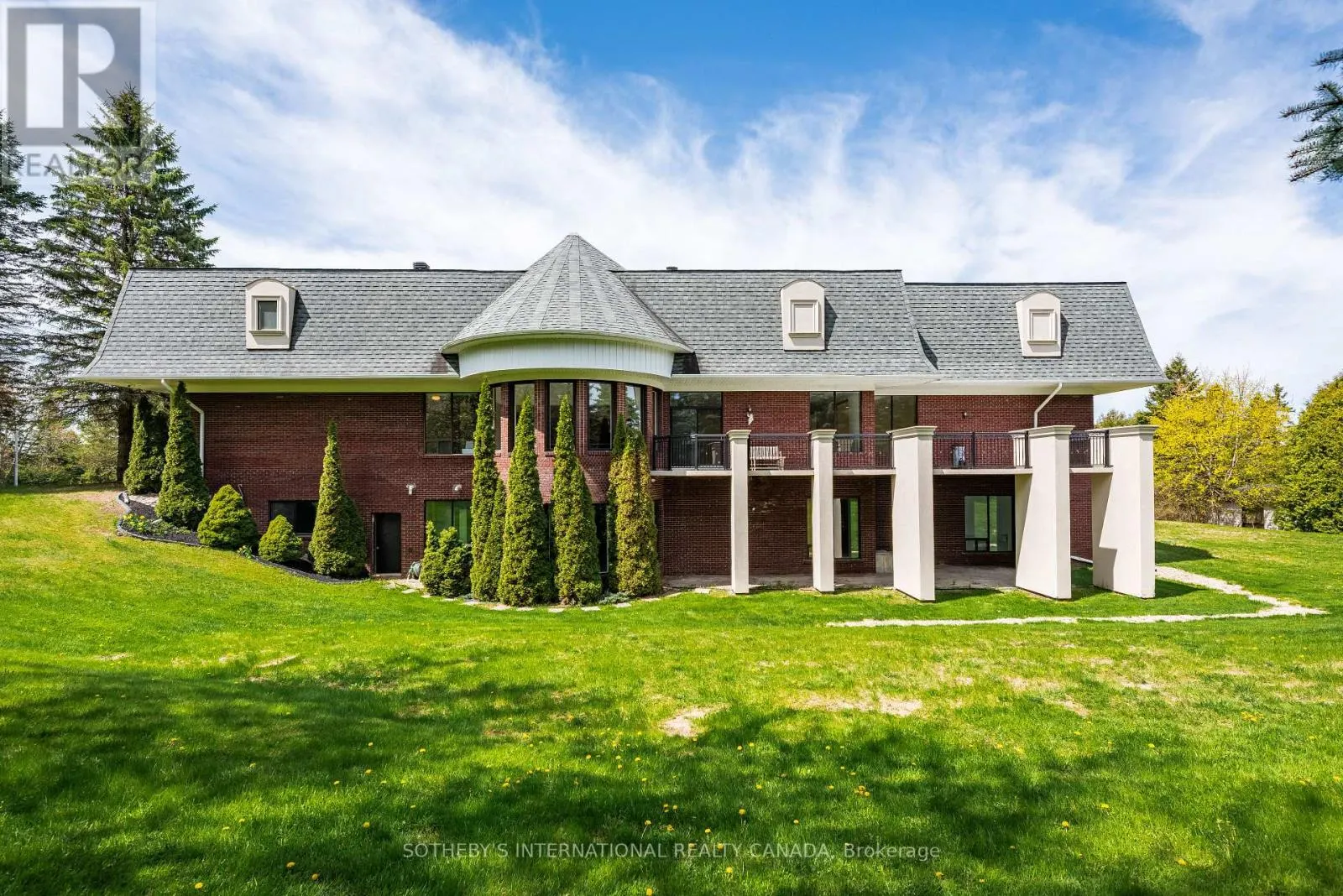 48 SCOTT CRESCENT