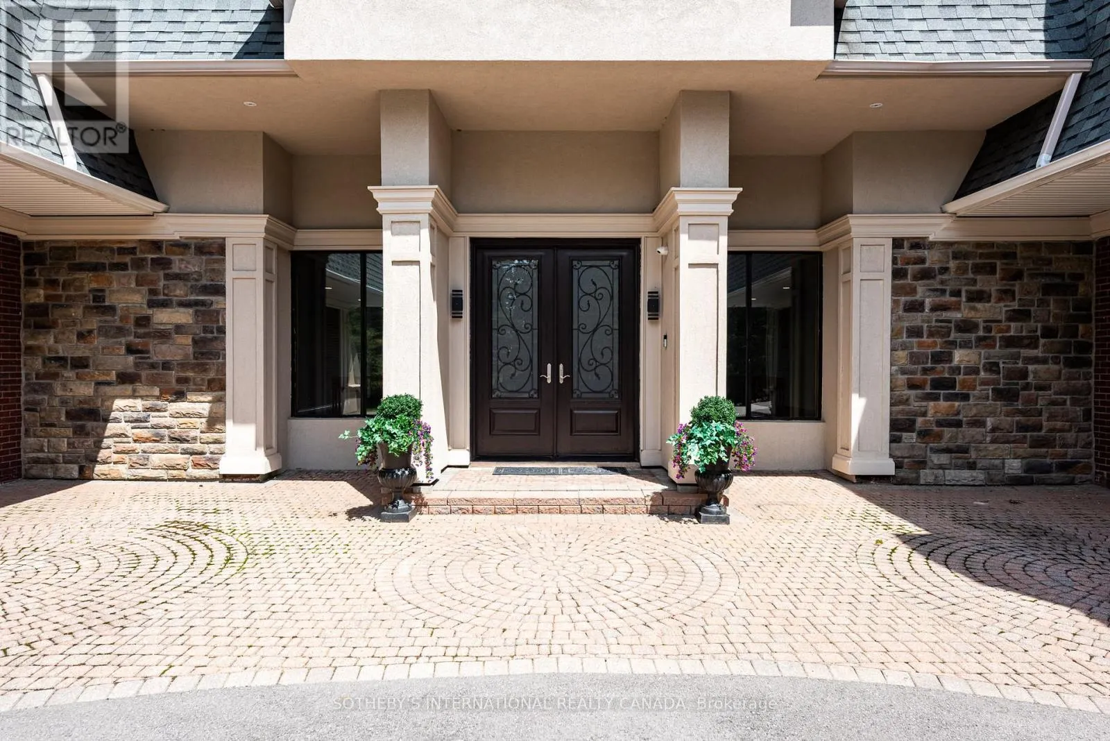 48 SCOTT CRESCENT