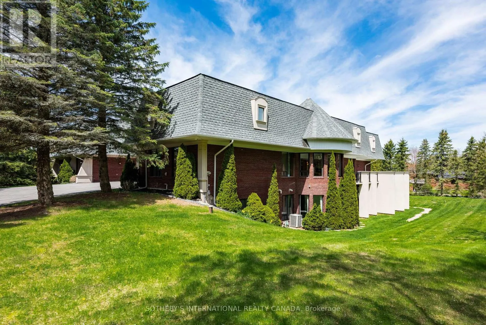 48 SCOTT CRESCENT