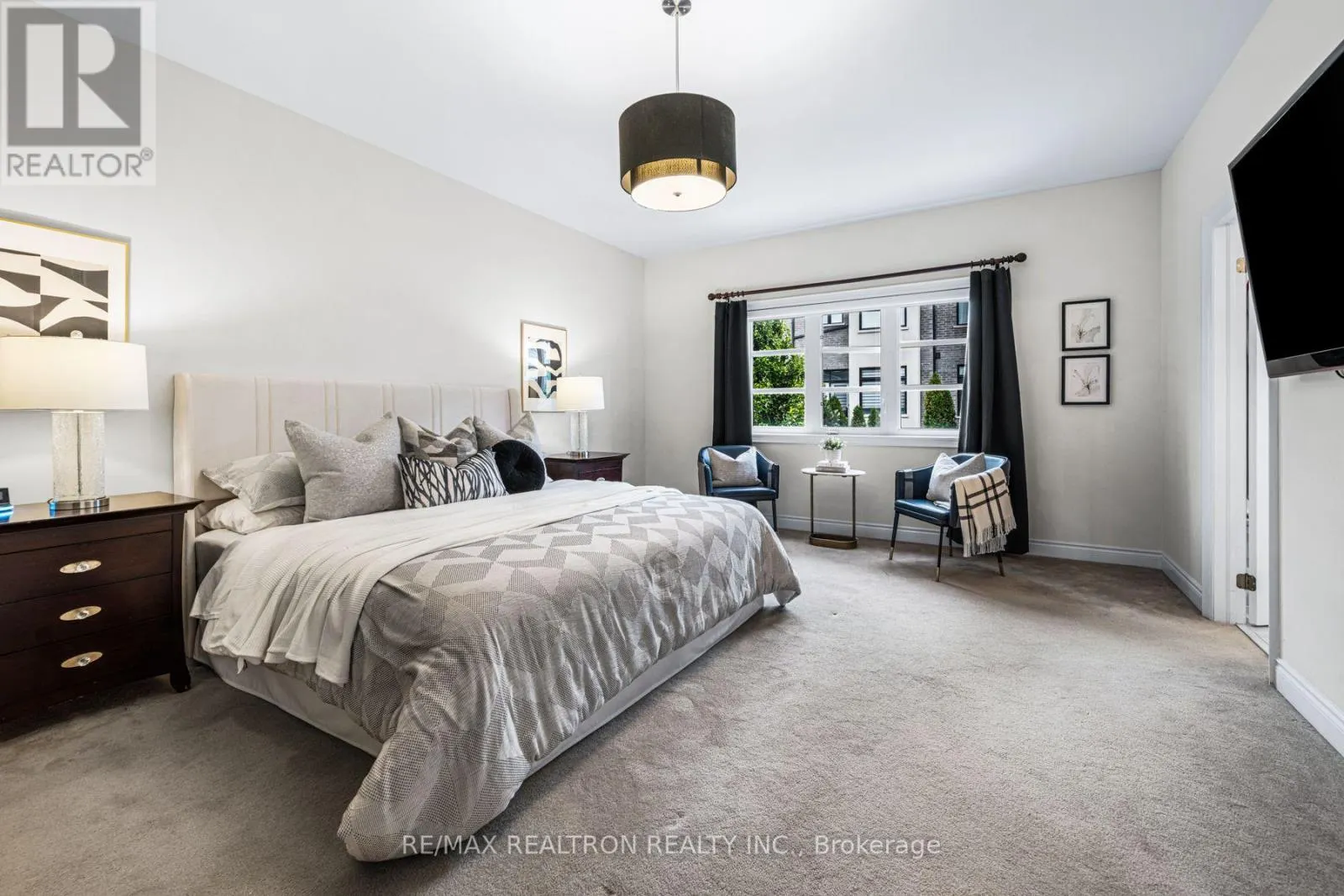 95 WOODVALLEY CRESCENT