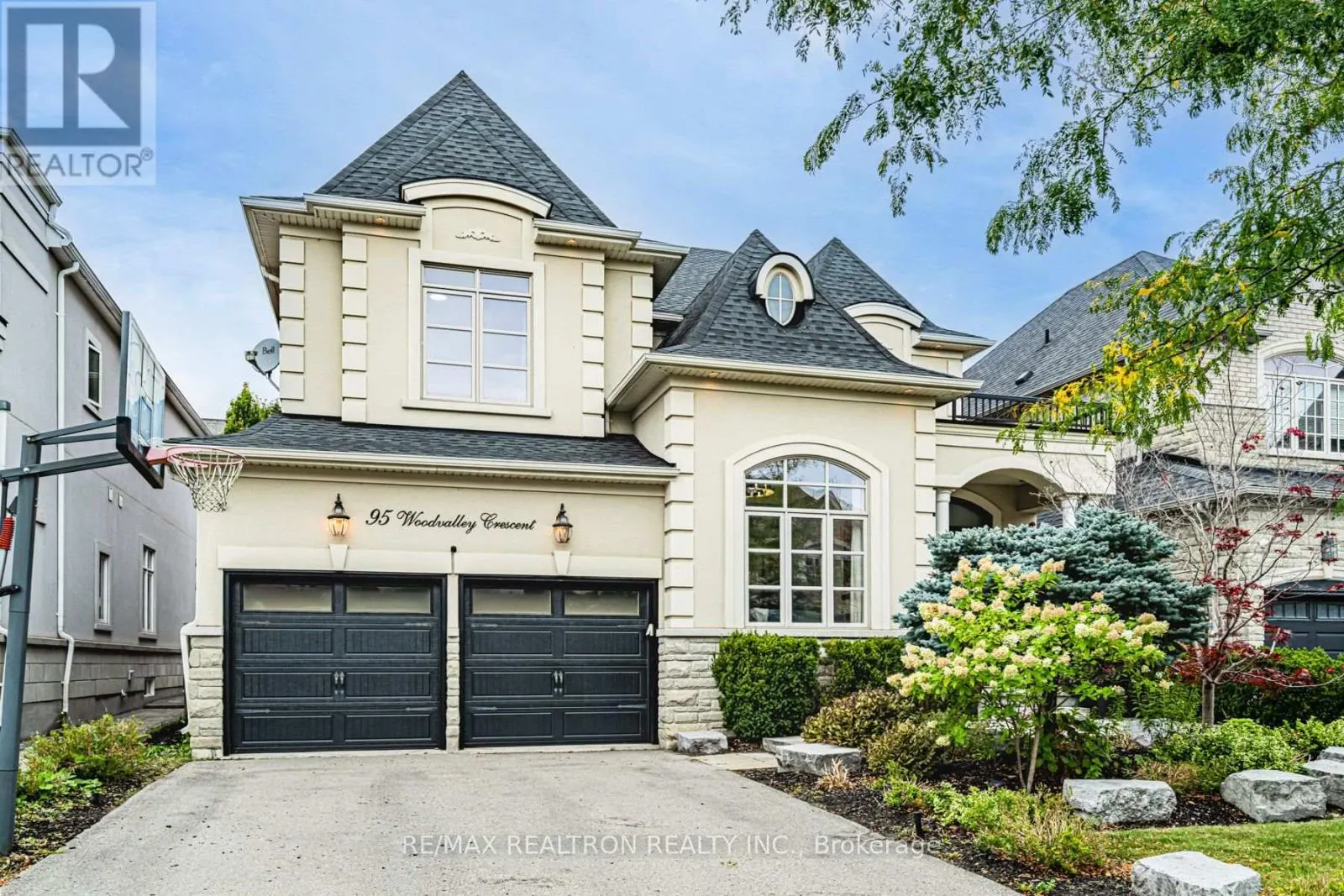 95 WOODVALLEY CRESCENT