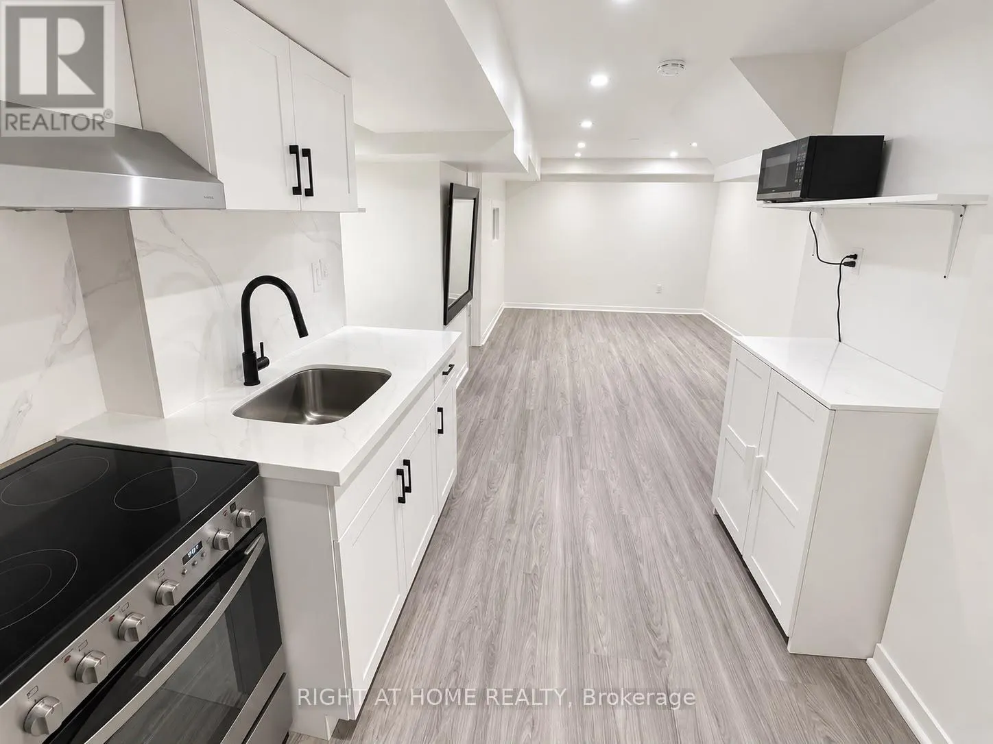 32 ARANKA COURT