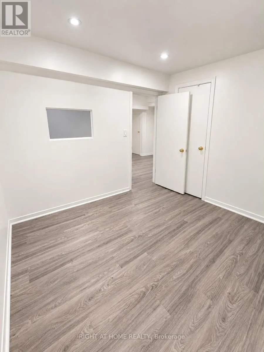 32 ARANKA COURT