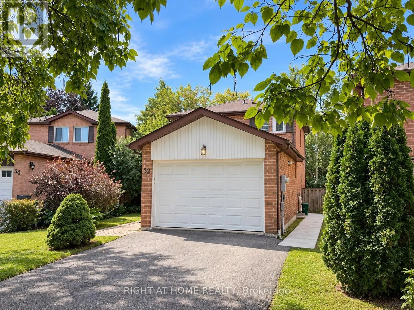 32 ARANKA COURT