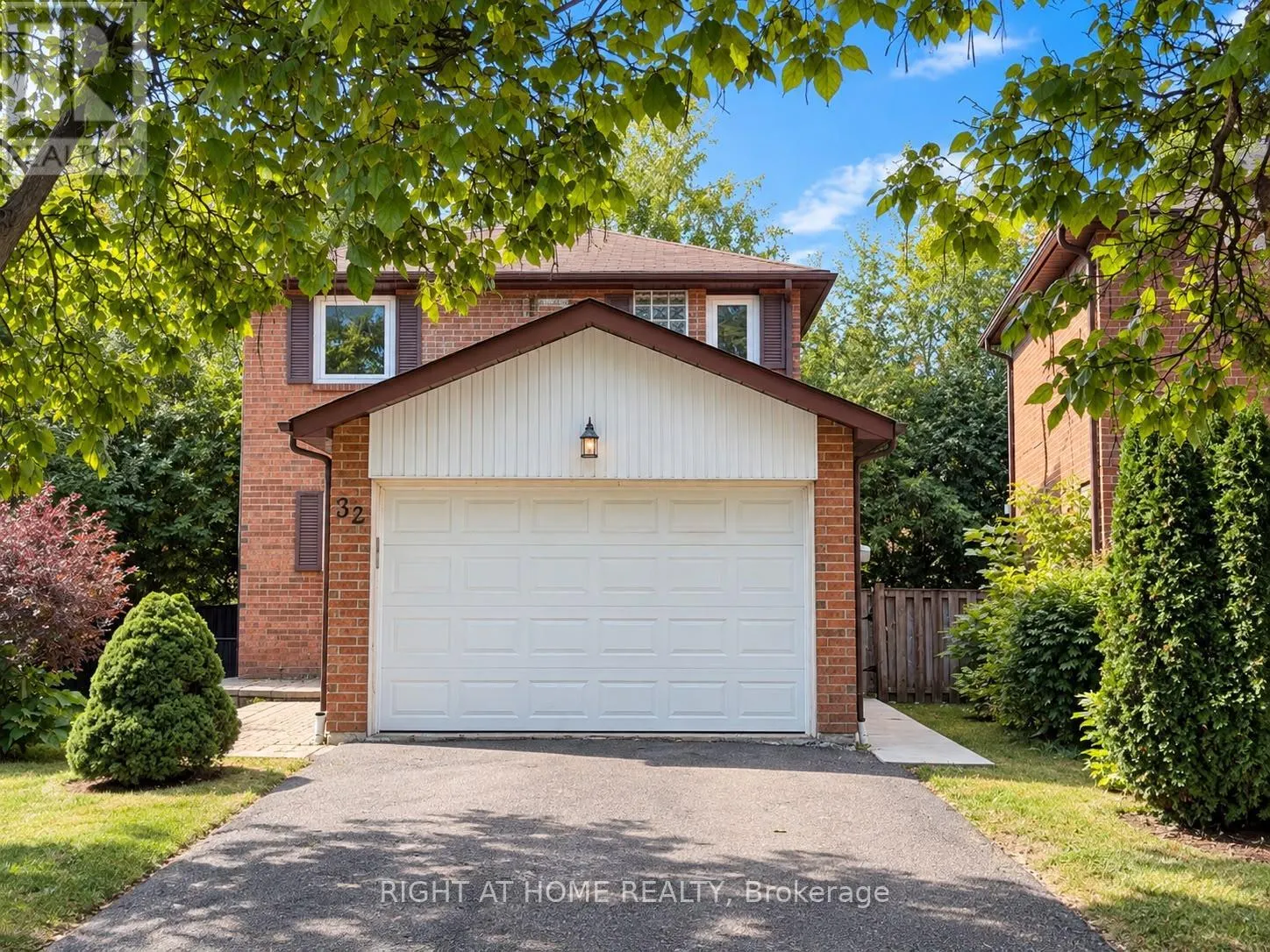 32 ARANKA COURT