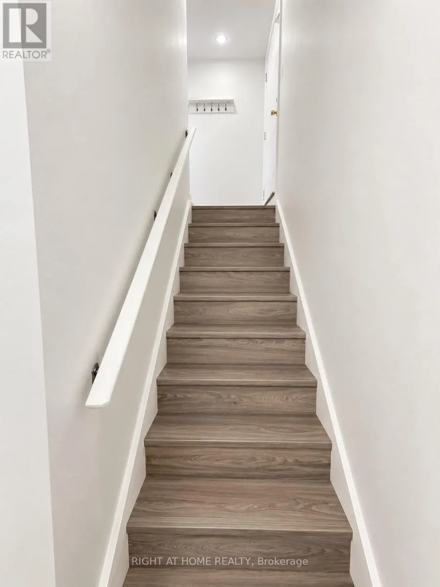 32 ARANKA COURT