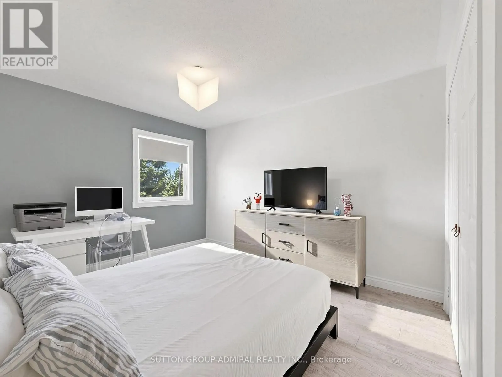 10 SILVER OAKS BOULEVARD
