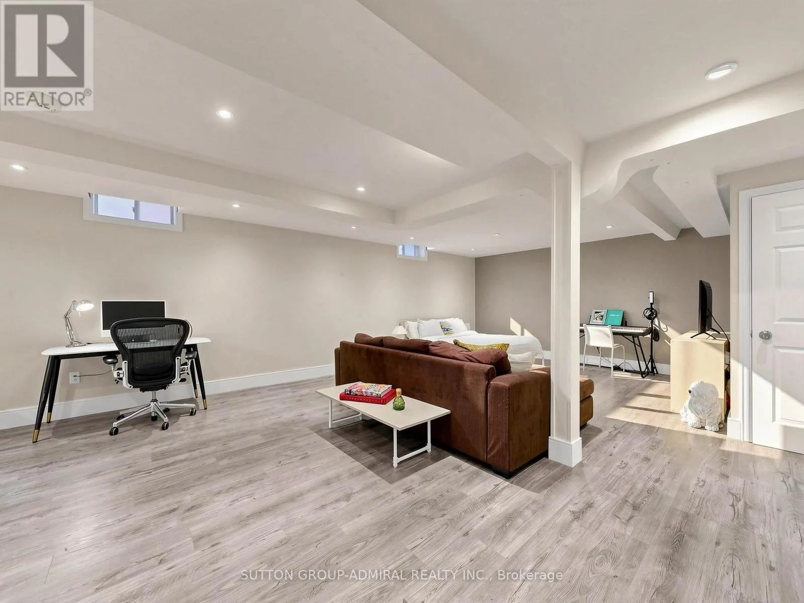 10 SILVER OAKS BOULEVARD