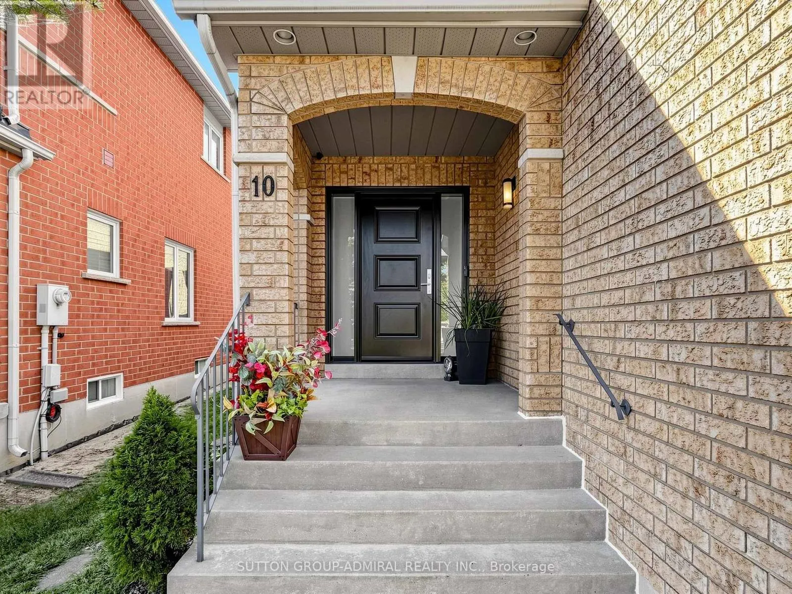 10 SILVER OAKS BOULEVARD