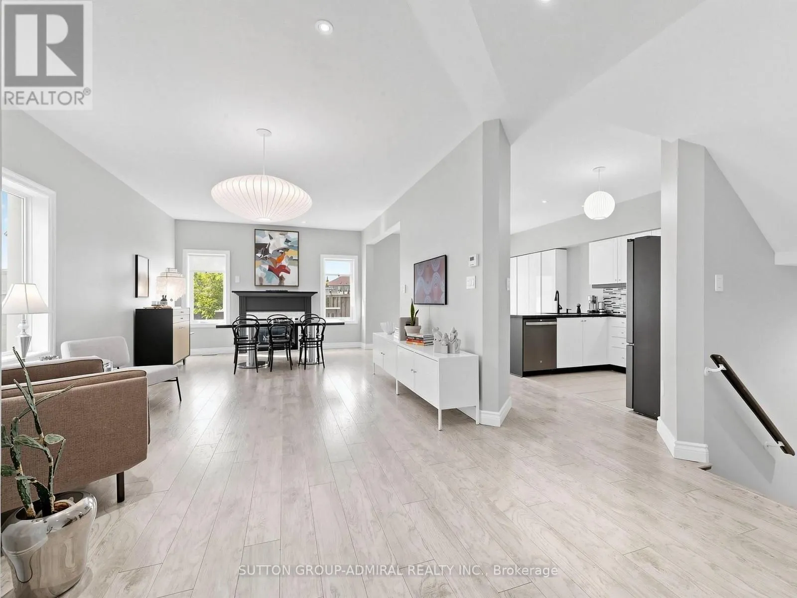 10 SILVER OAKS BOULEVARD