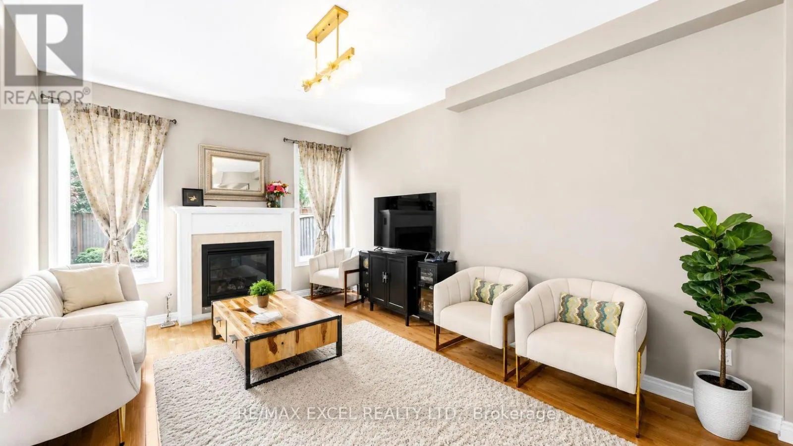 176 SIR SANFORD FLEMING WAY