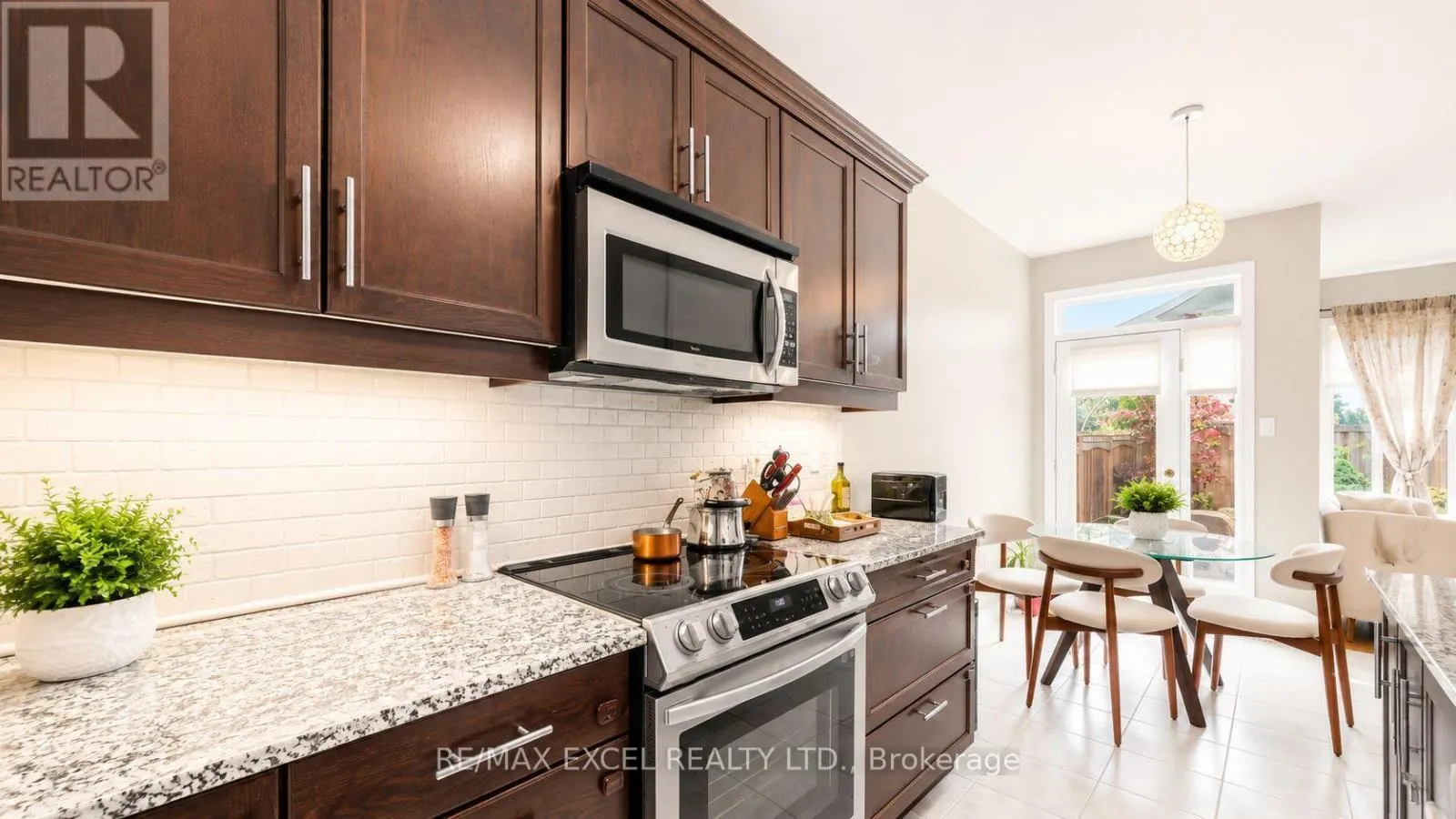 176 SIR SANFORD FLEMING WAY