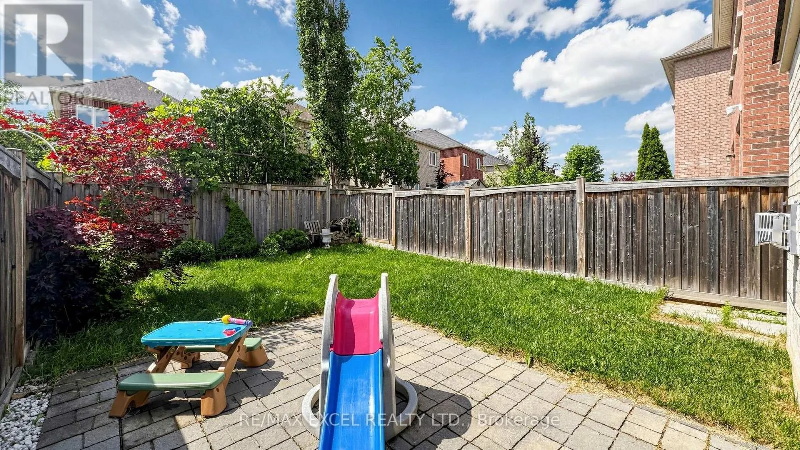 176 SIR SANFORD FLEMING WAY