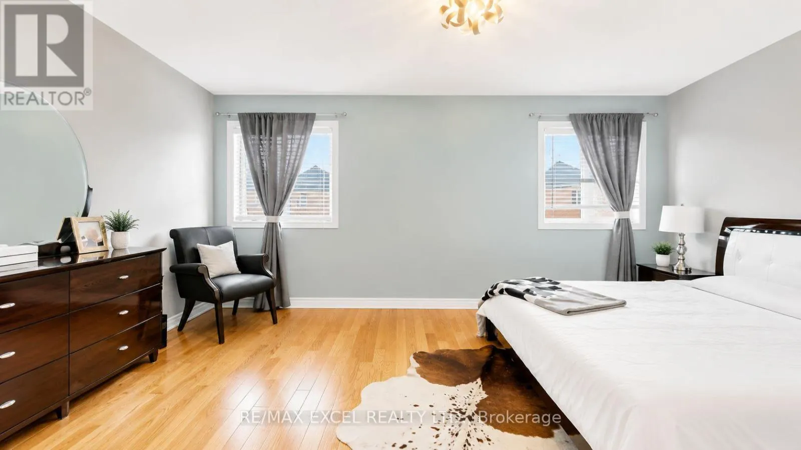 176 SIR SANFORD FLEMING WAY