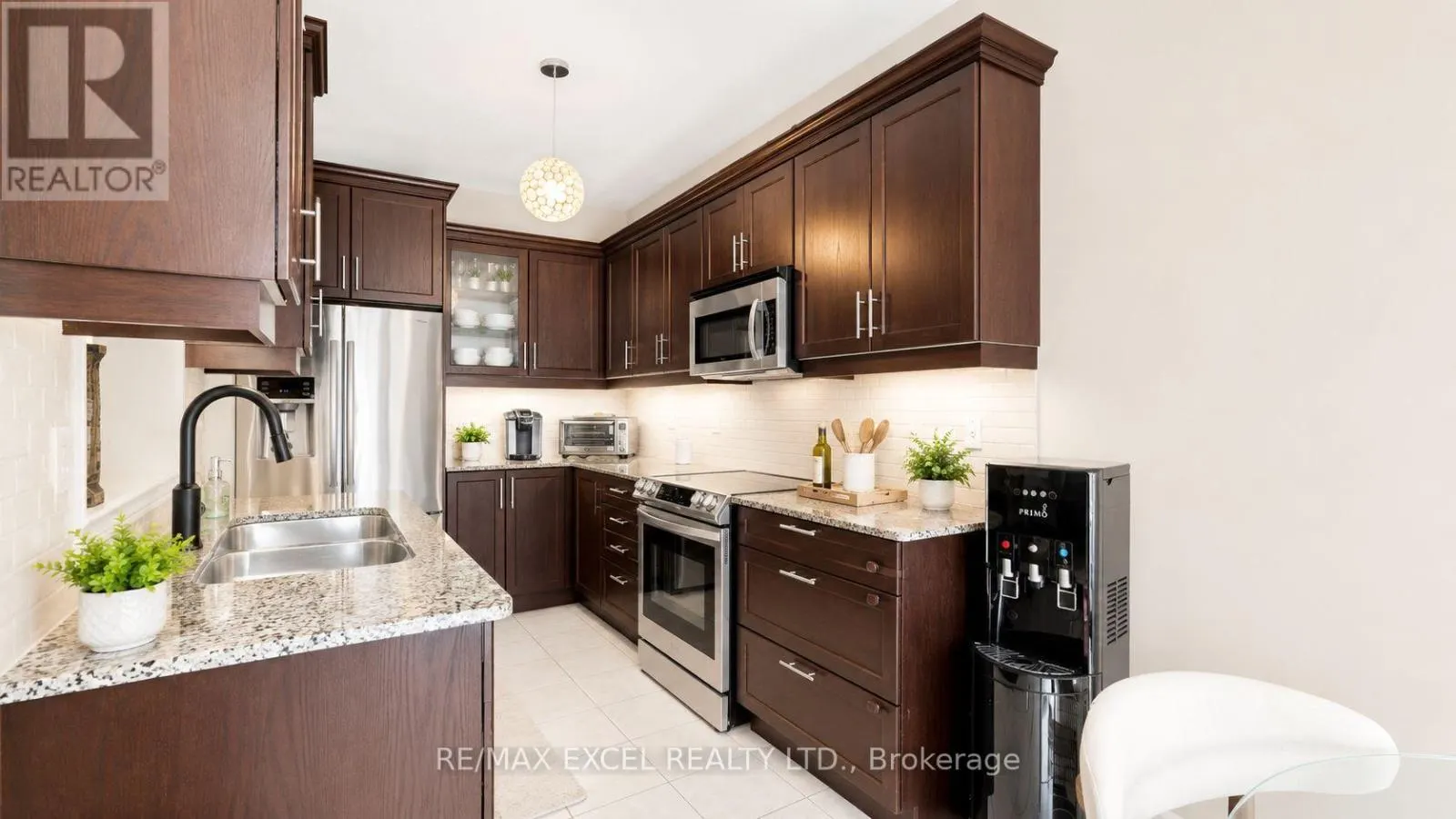 176 SIR SANFORD FLEMING WAY